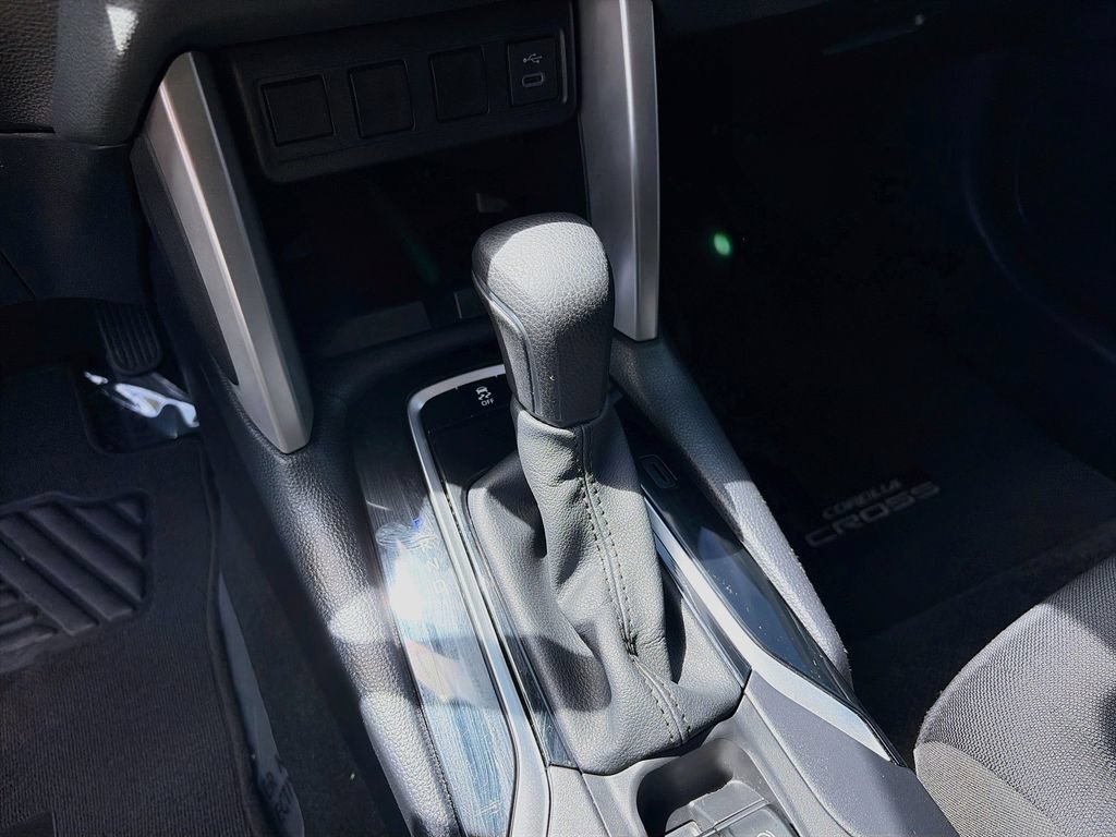 Used 2024 Toyota Corolla Cross LE FWD image 17