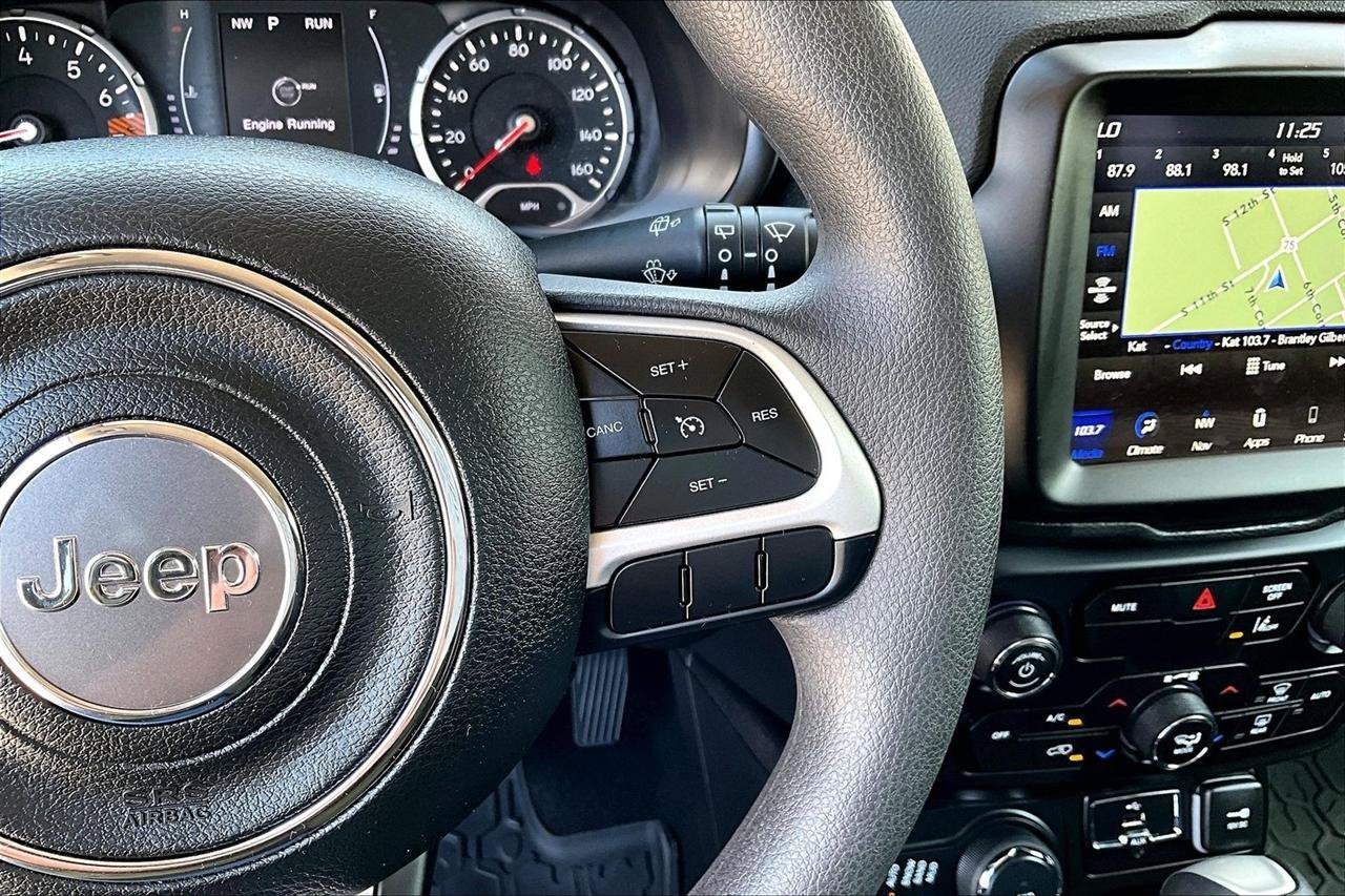 Used 2023 Jeep Renegade Latitude AWD/4WD image 12