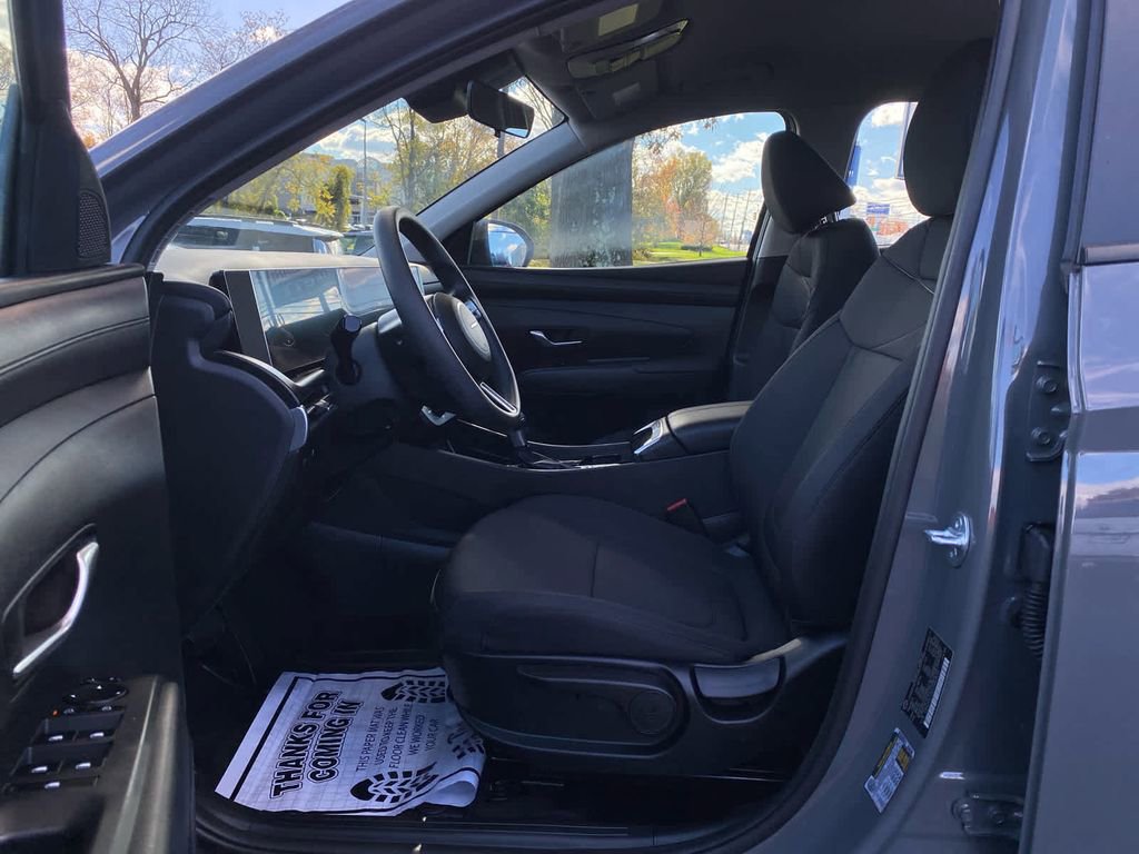 Certified 2025 Hyundai Tucson SE image 11