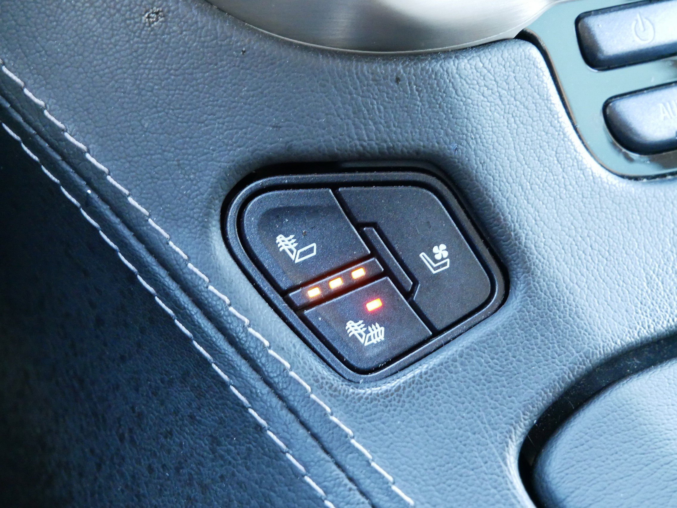 Used 2020 GMC Yukon Denali image 23