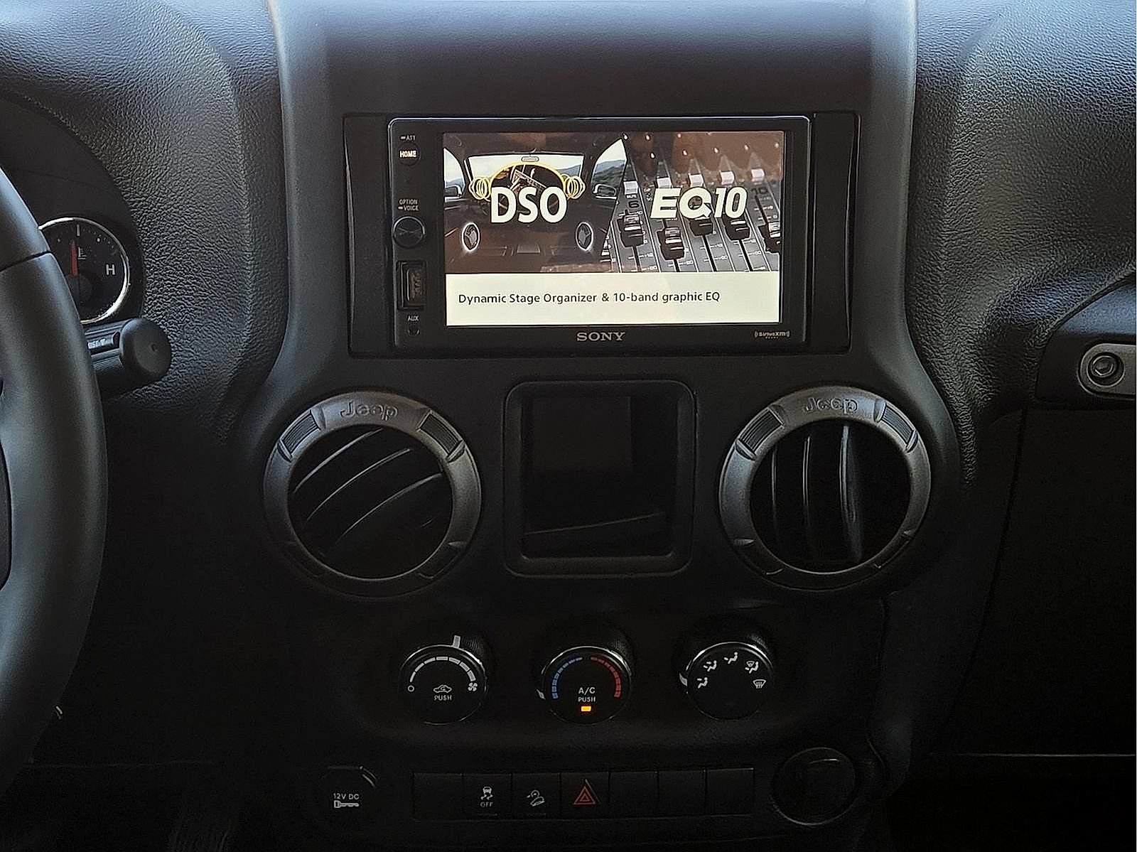 Used 2018 Jeep Wrangler Unlimited Sport w/ Connectivity Group AWD/4WD image 12
