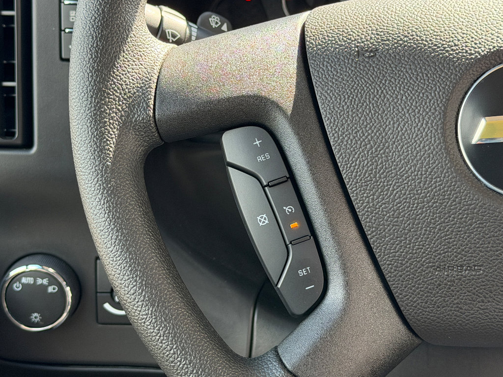 Used 2025 Chevrolet Express 3500 LT w/ LT Preferred Equipment Group RWD image 17