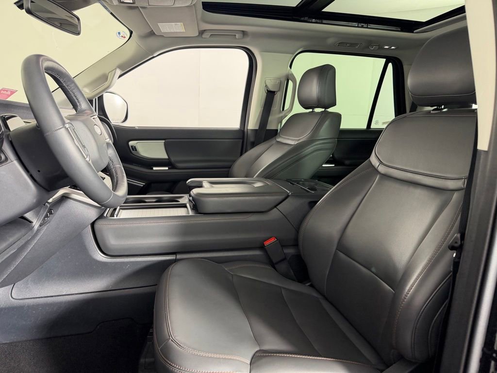 Used 2025 Ford Expedition Active AWD/4WD image 16