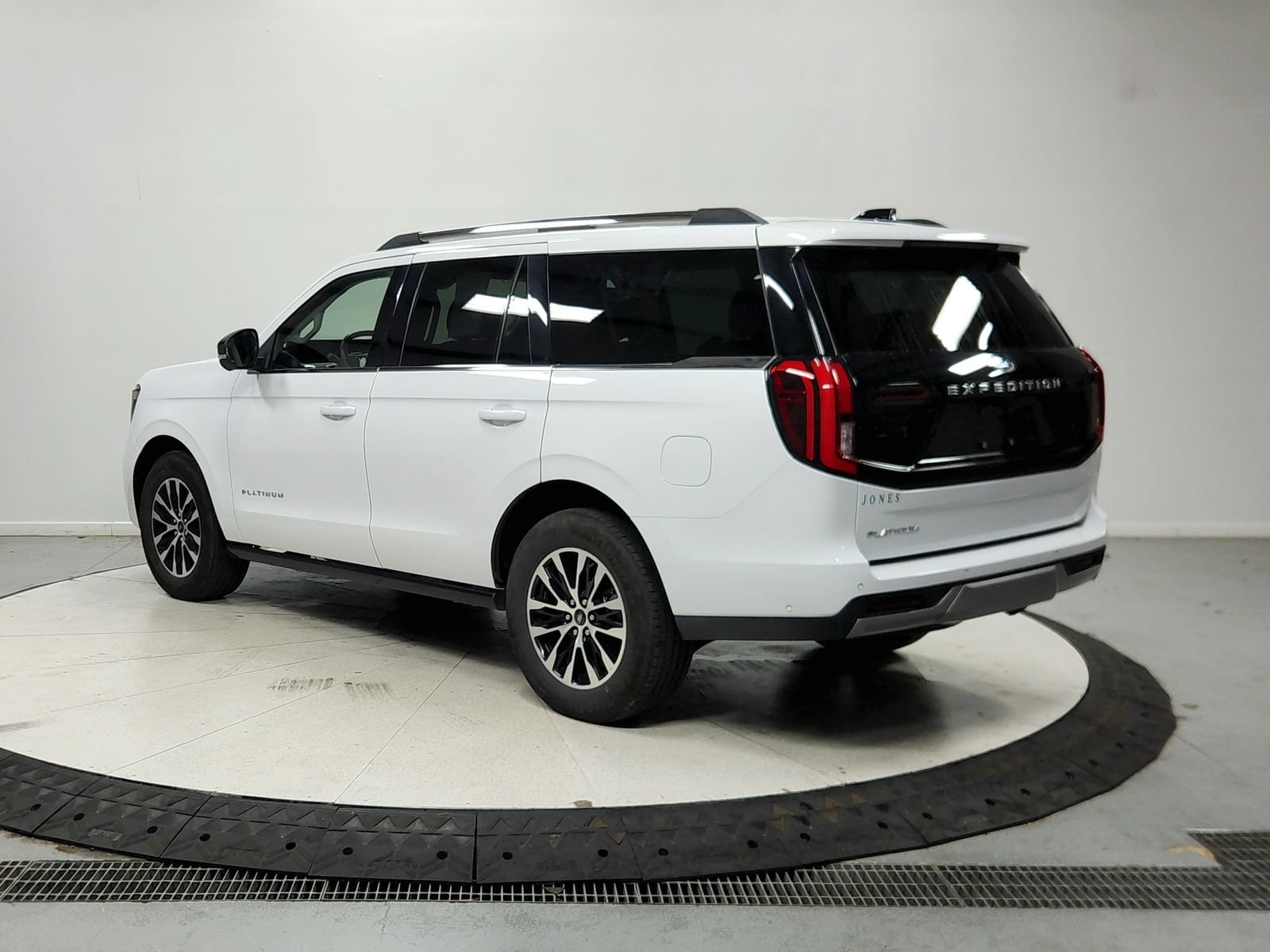 Used 2025 Ford Expedition Platinum AWD/4WD image 6