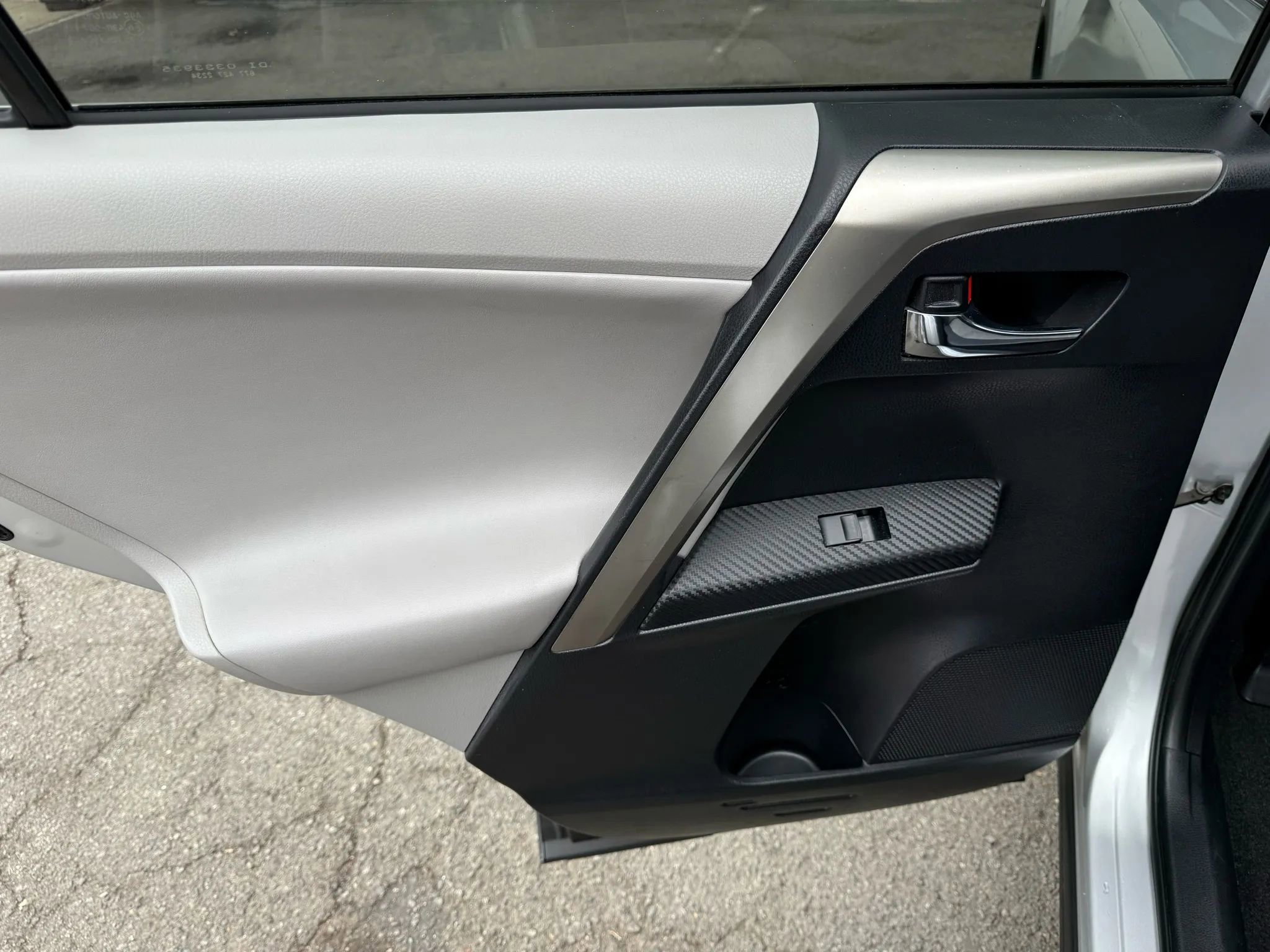 Used 2013 Toyota RAV4 Limited image 23