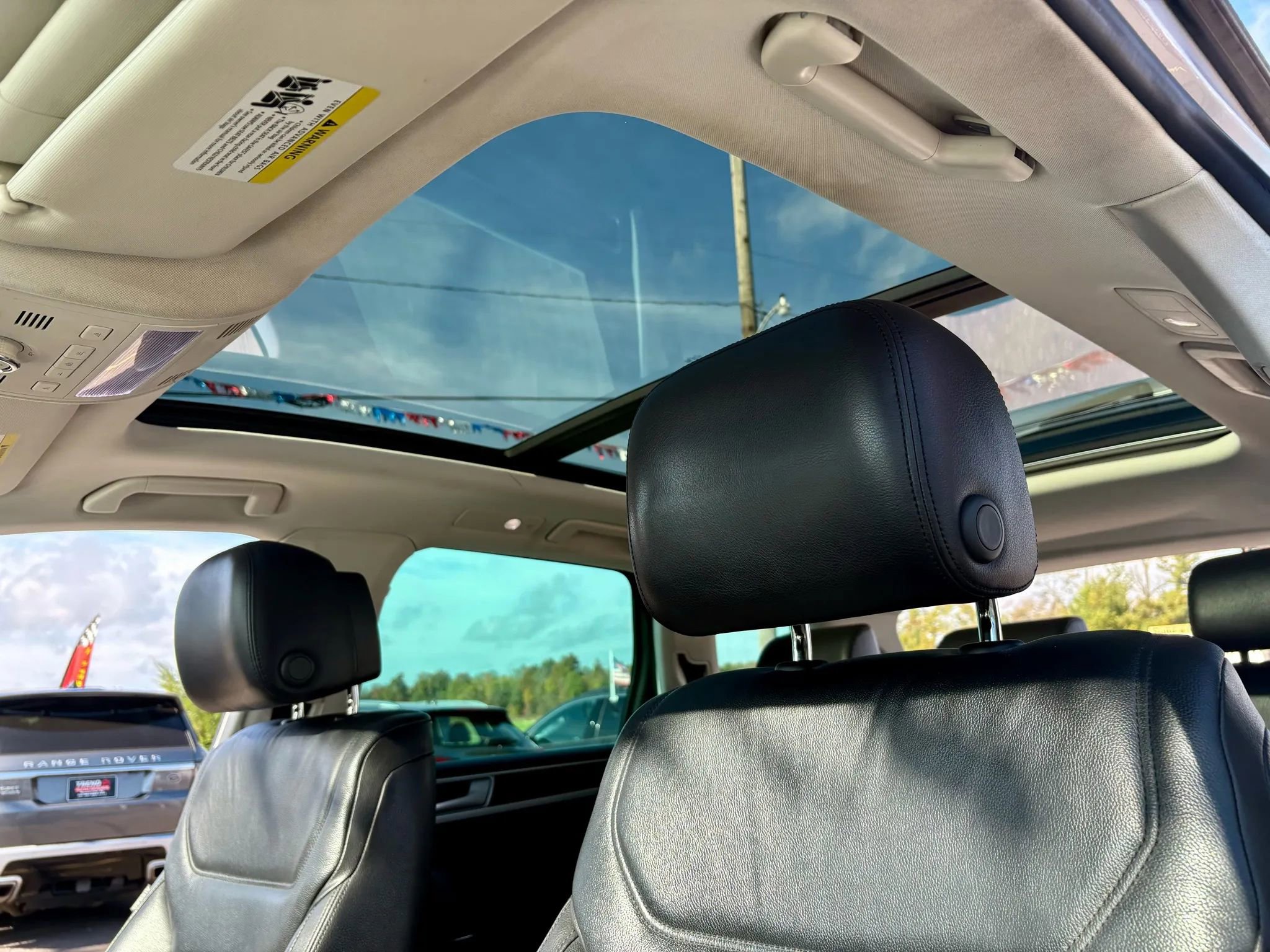 Used 2015 Volkswagen Touareg VR6 image 16