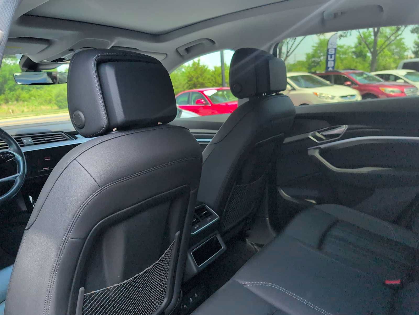 Used 2022 Audi e-tron Premium w/ Convenience Plus Package AWD/4WD image 18