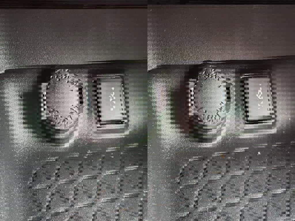 Used 2021 Toyota RAV4 XLE image 23