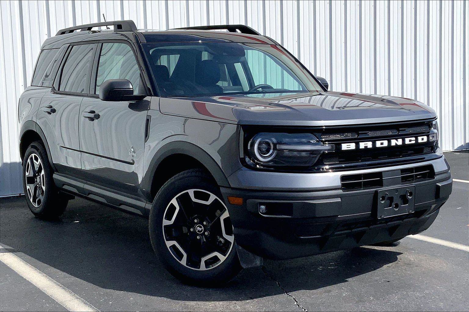 Used 2024 Ford Bronco Sport Outer Banks w/ Tech Package AWD/4WD image 2