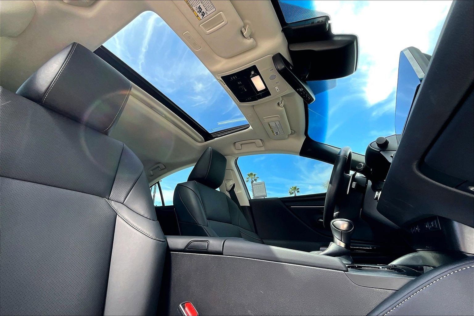 Used 2024 Lexus ES 350 w/ Premium Package image 22