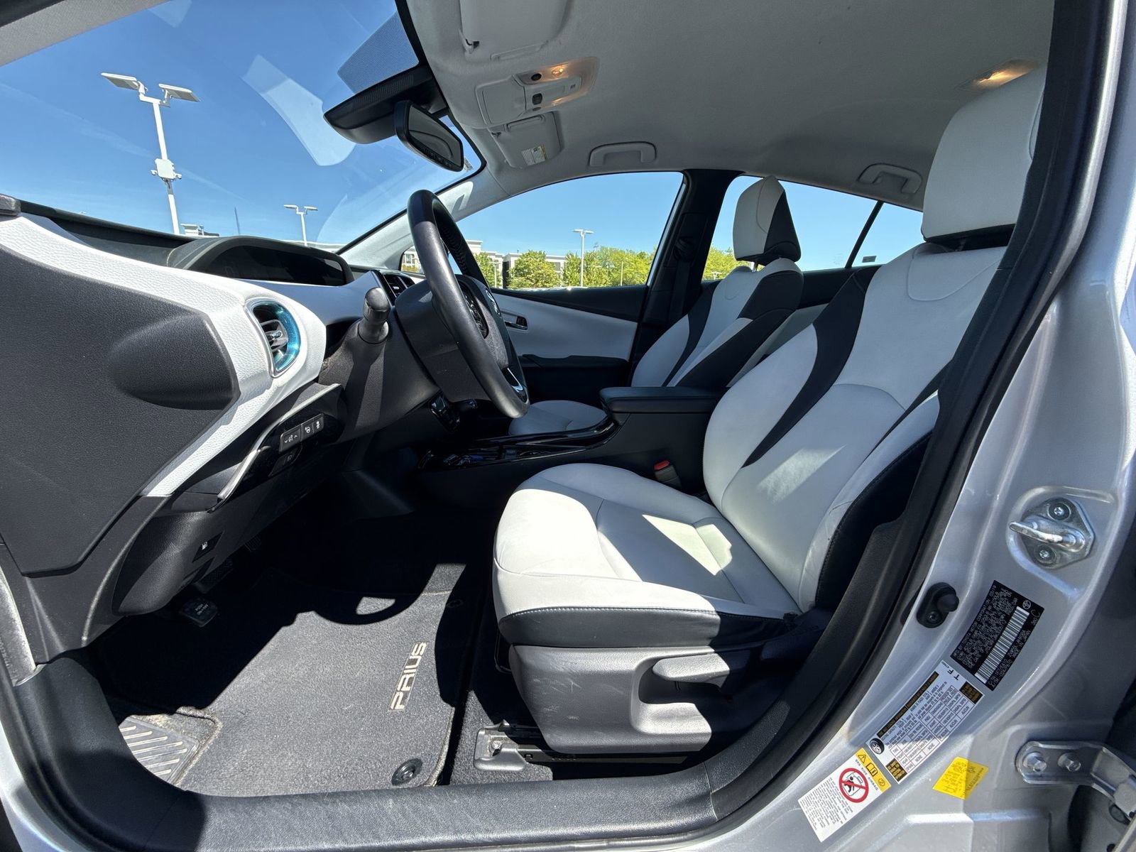 Used 2019 Toyota Prius XLE w/ Carpet Mat Package AWD/4WD image 12