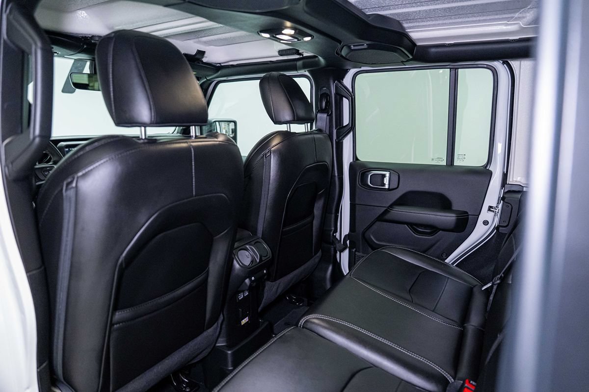 Used 2023 Jeep Wrangler Unlimited Sahara w/ Cold Weather Group AWD/4WD image 19