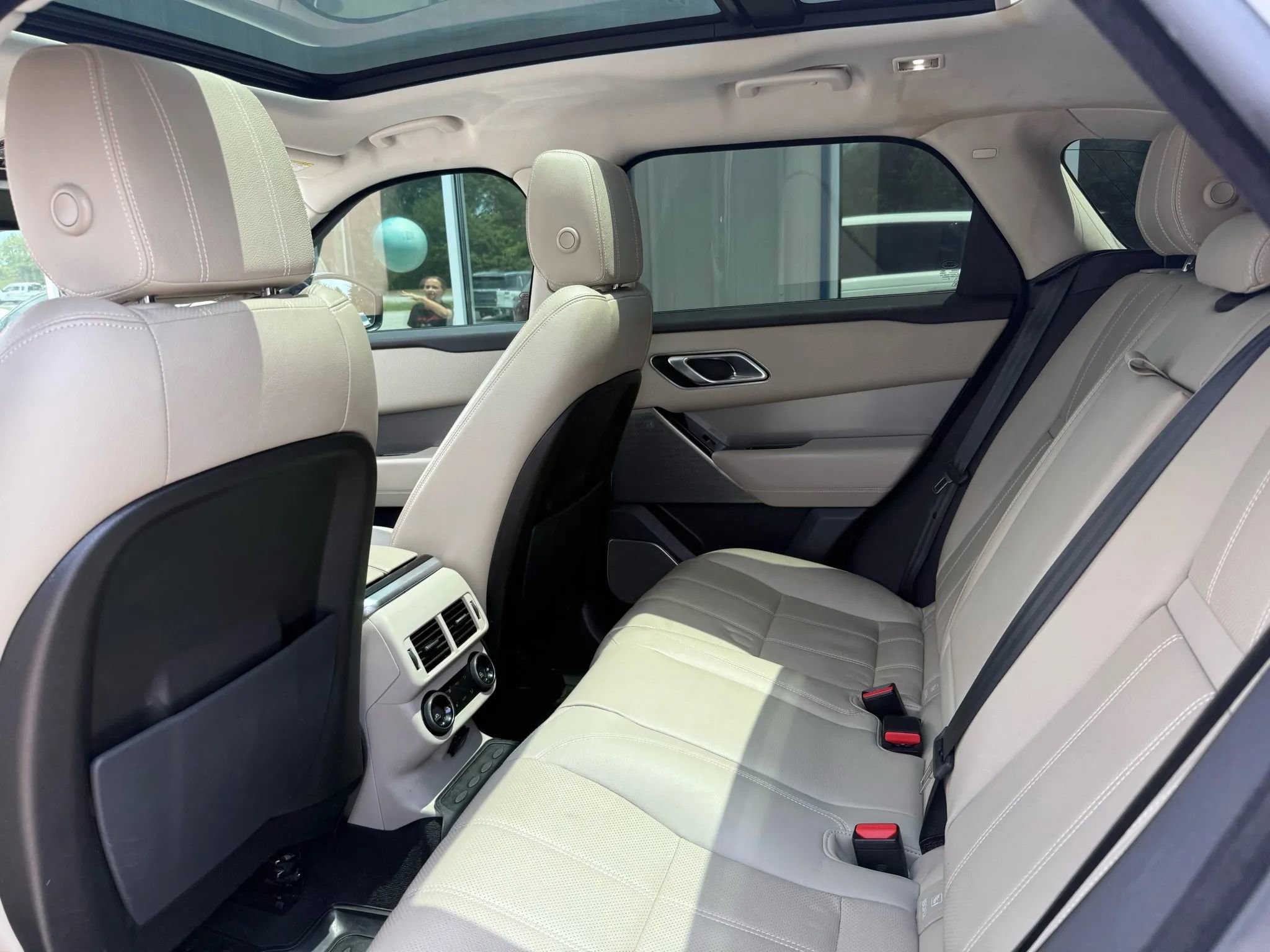 Used 2020 Land Rover Range Rover Velar S image 15