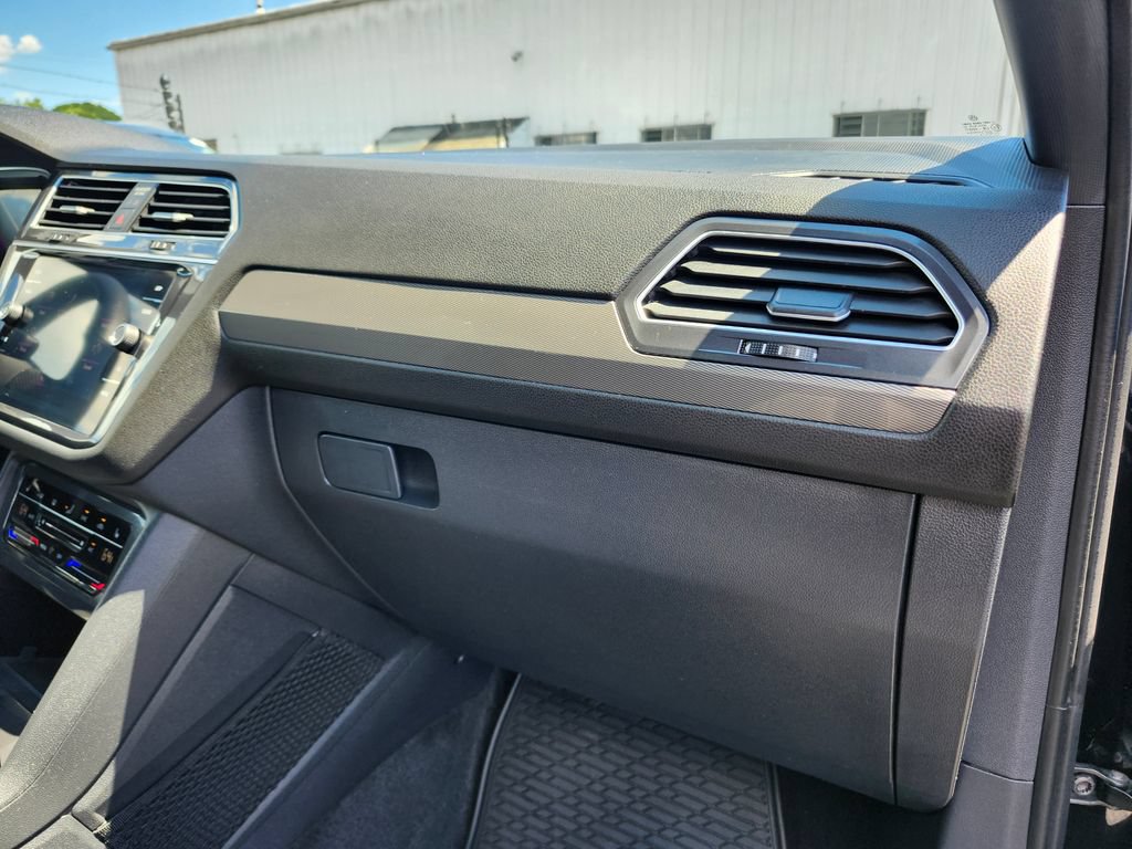 Certified 2024 Volkswagen Tiguan SE R-Line AWD/4WD image 14