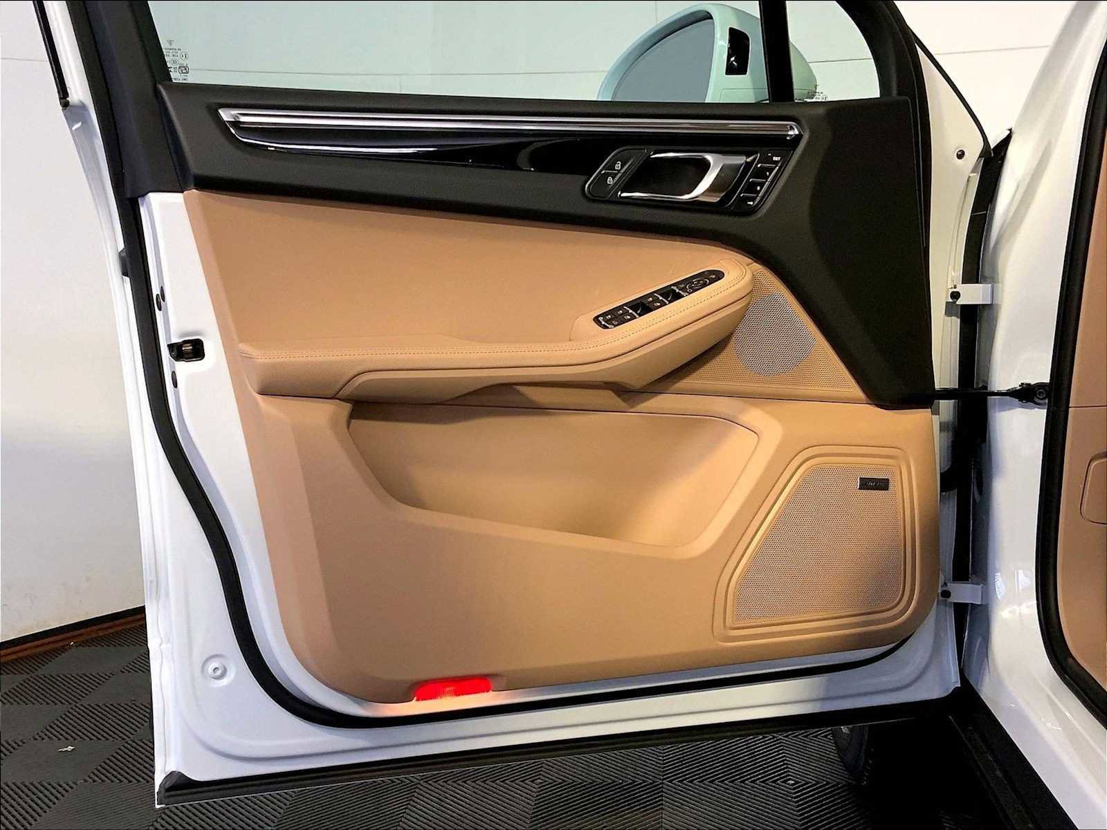 New 2025 Porsche Macan image 20