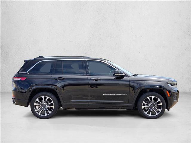 Used 2022 Jeep Grand Cherokee Overland w/ Luxury Tech Group IV AWD/4WD image 4