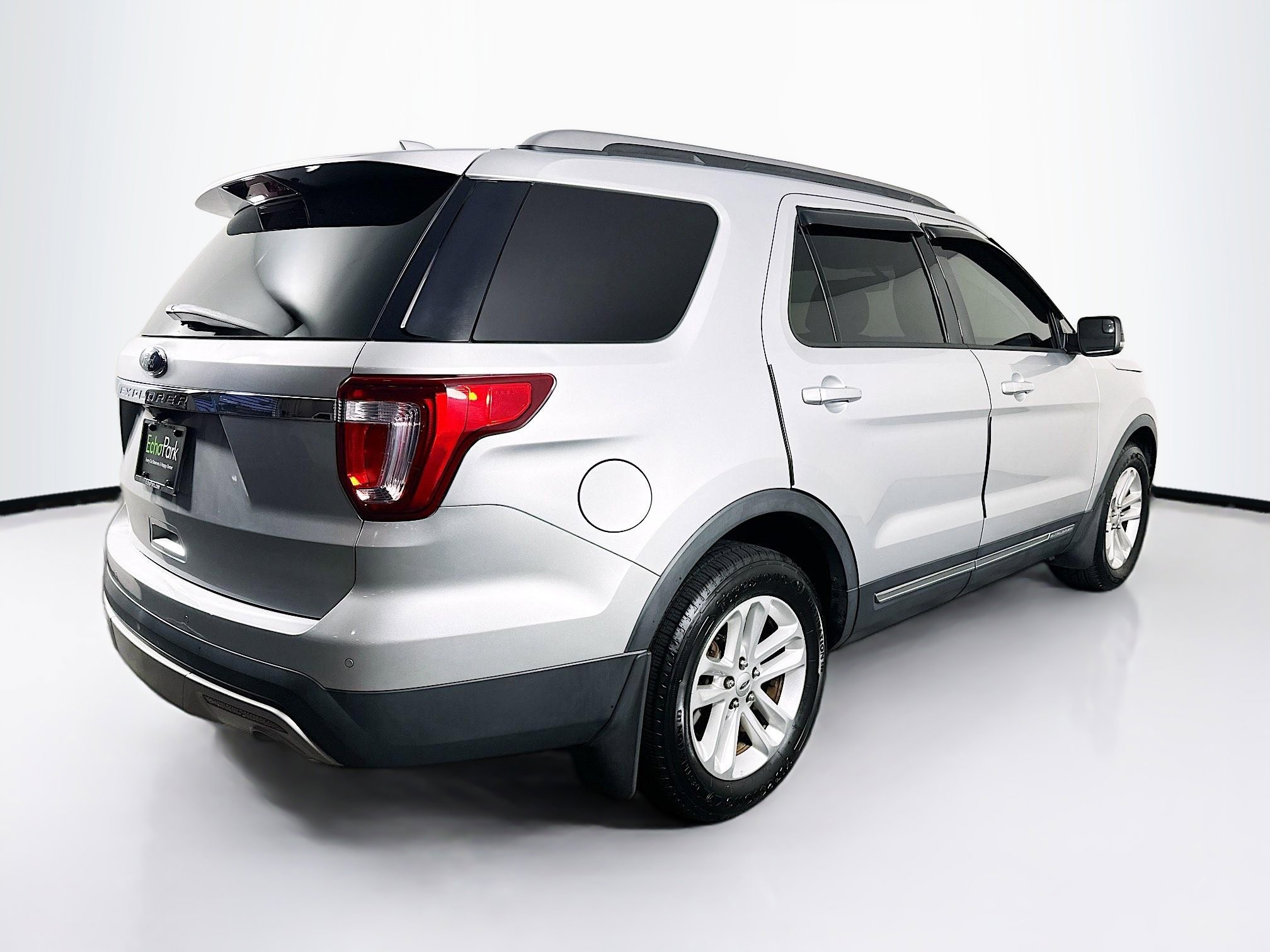 Used 2017 Ford Explorer XLT w/ Equipment Group 201A image 9