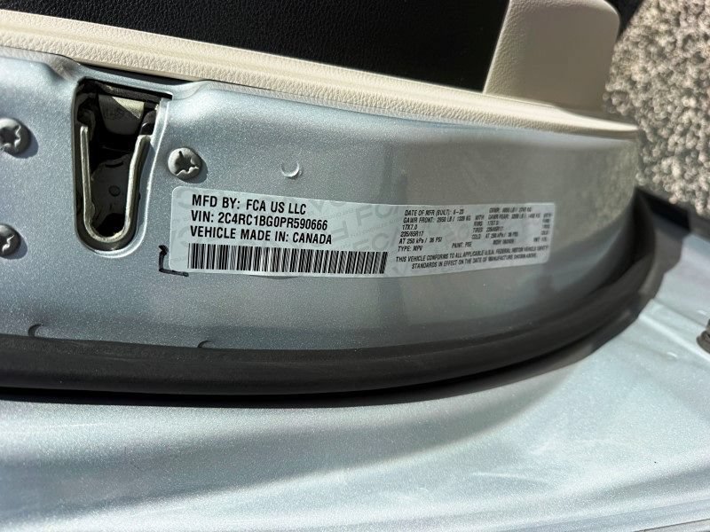 Used 2023 Chrysler Pacifica Touring-L FWD image 34
