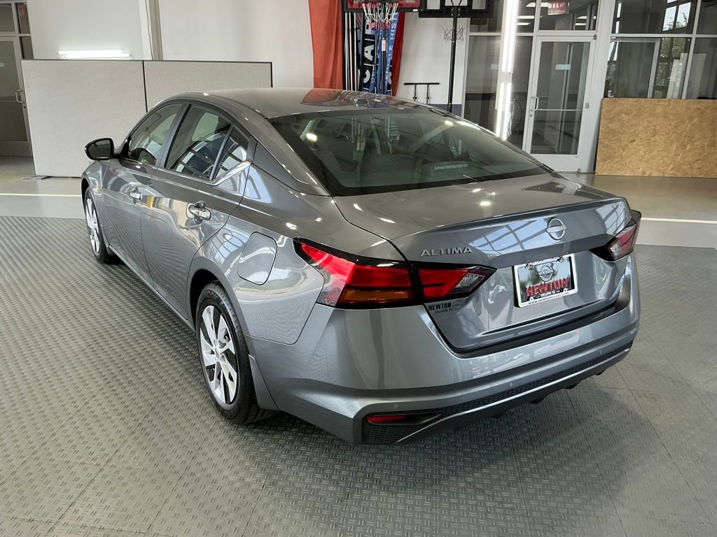 Used 2025 Nissan Altima 2.5 S FWD image 21