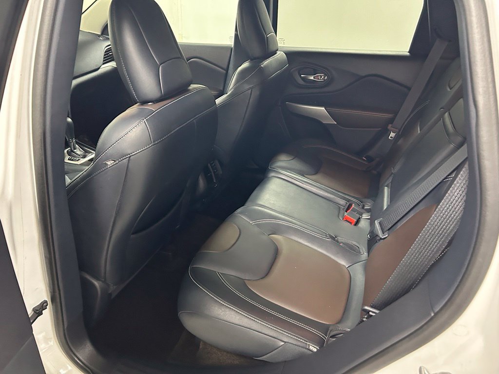 Used 2018 Jeep Cherokee Limited AWD/4WD image 15
