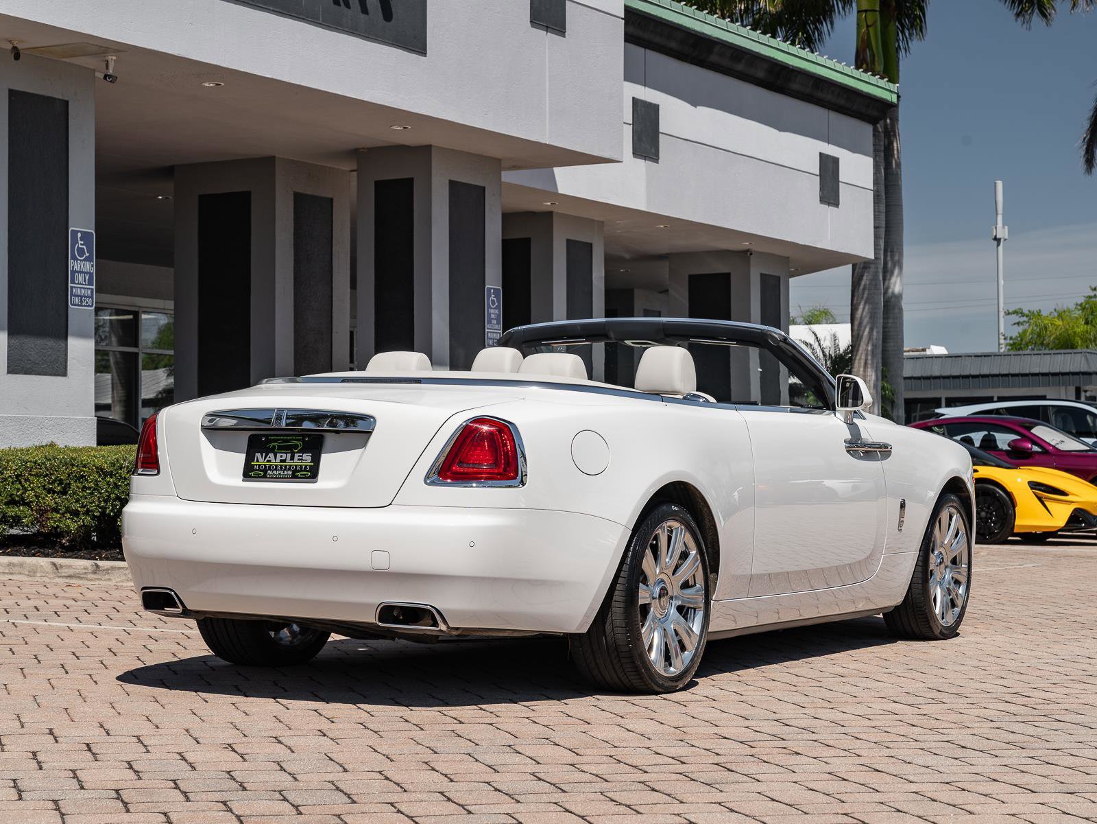 Used 2017 Rolls-Royce Dawn image 42
