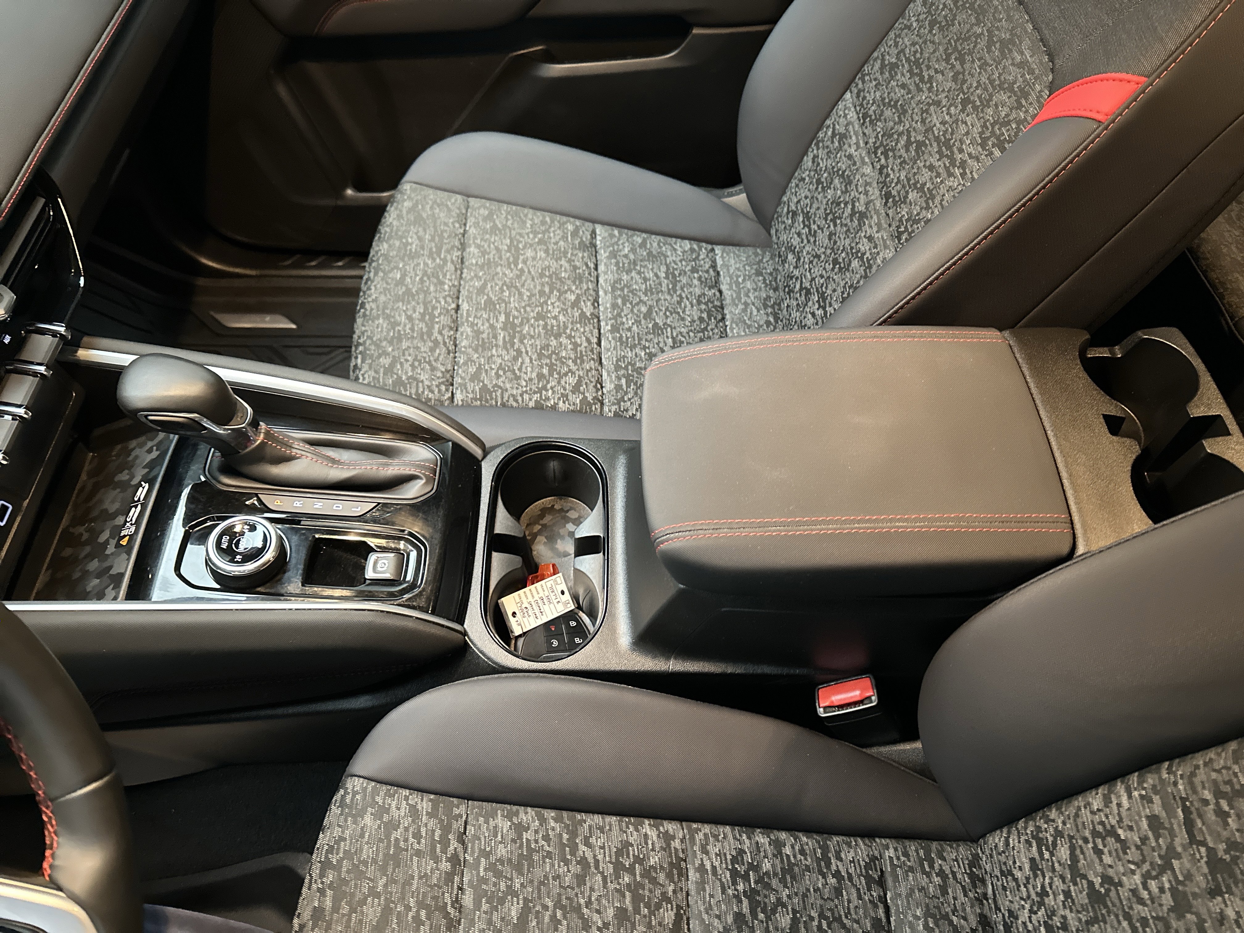 Used 2025 Chevrolet Colorado Z71 w/ Technology Package image 39
