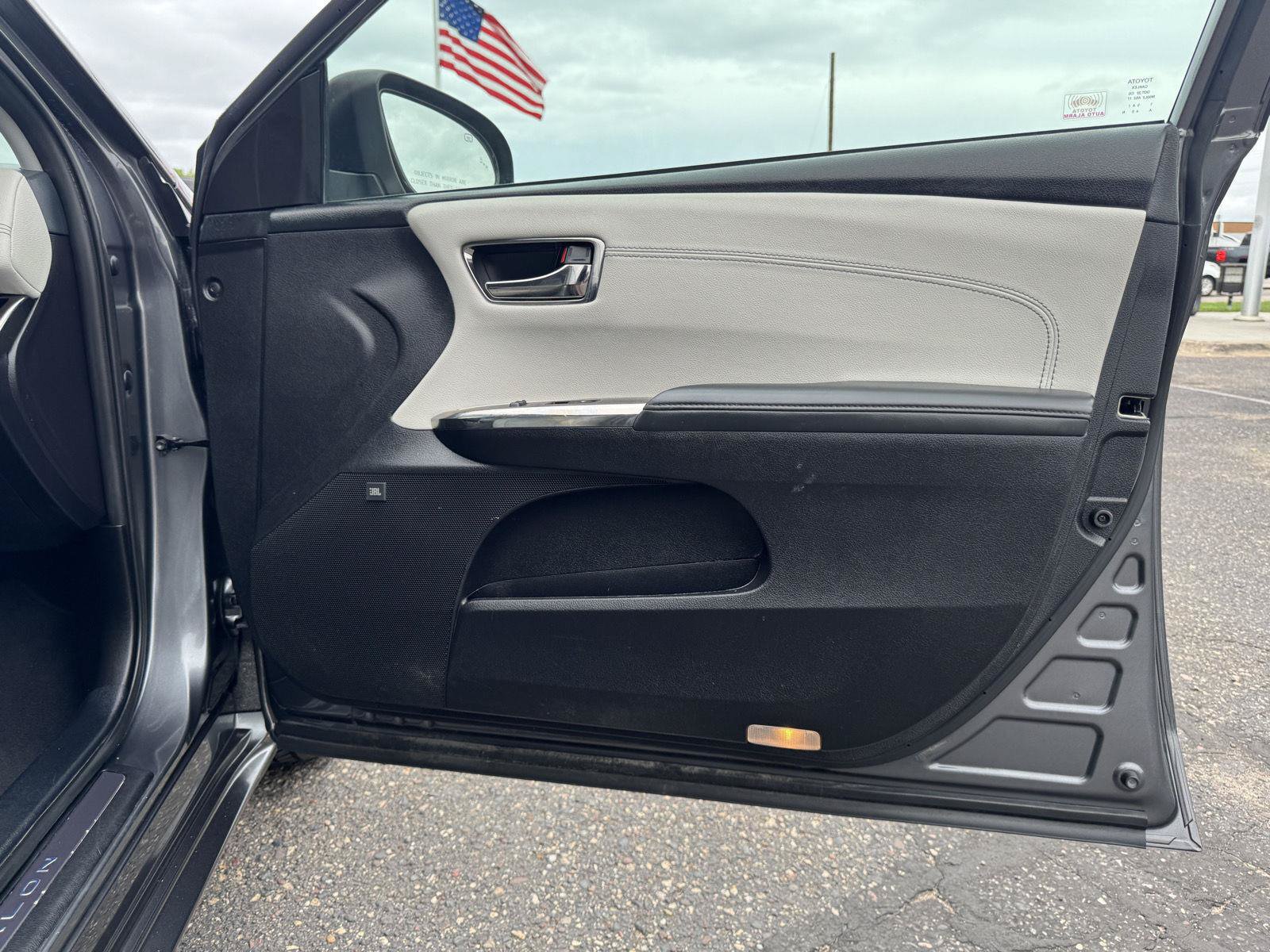 Used 2018 Toyota Avalon Limited FWD image 26