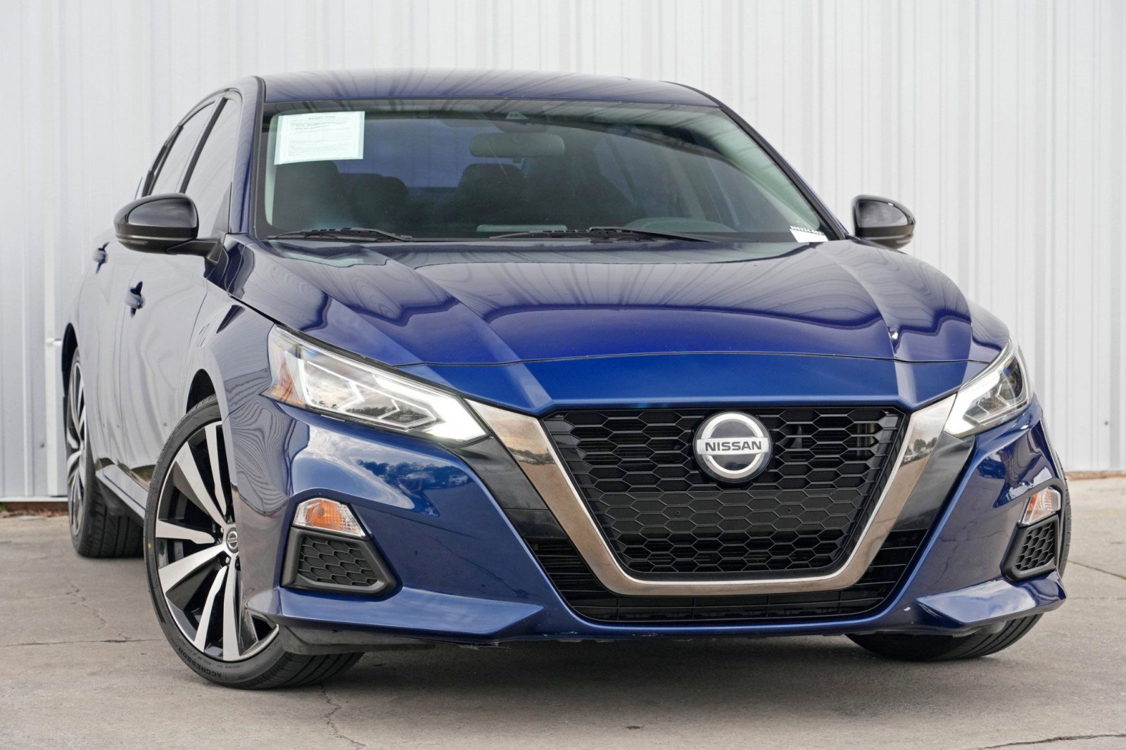 Used 2021 Nissan Altima 2.5 SR w/ SR Premium Package image 2