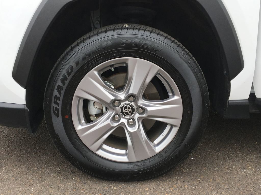 Used 2025 Toyota RAV4 XLE AWD/4WD image 34