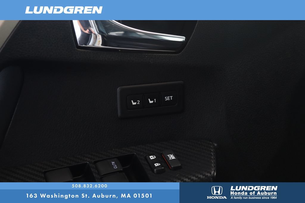 Used 2015 Toyota RAV4 Limited w/ Technology Package AWD/4WD image 9