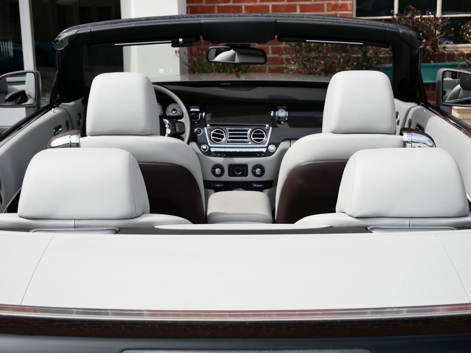 Used 2019 Rolls-Royce Dawn RWD image 22