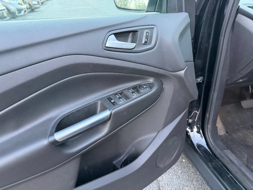 Used 2016 Ford Escape SE w/ SE Leather Comfort Package FWD image 7