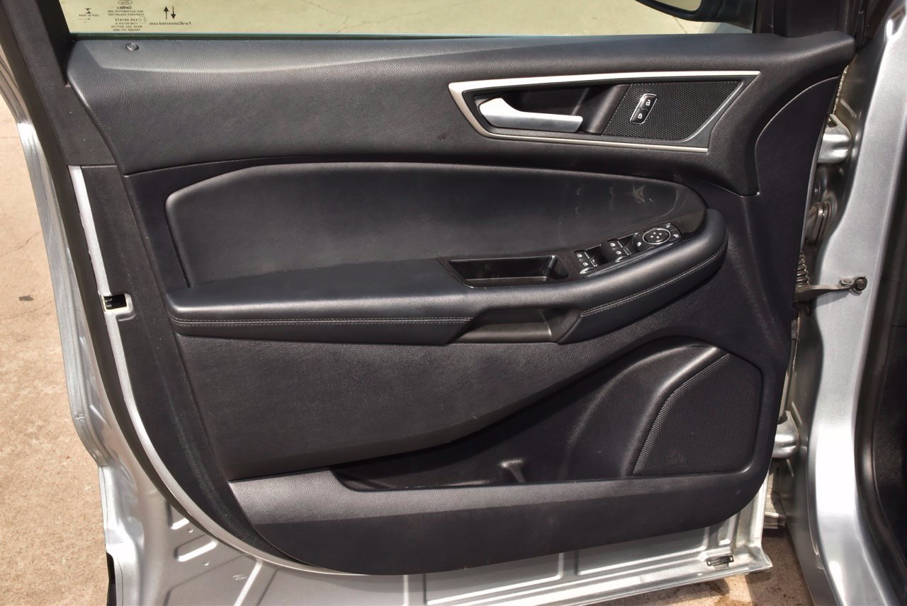 Used 2020 Ford Edge SEL FWD image 34