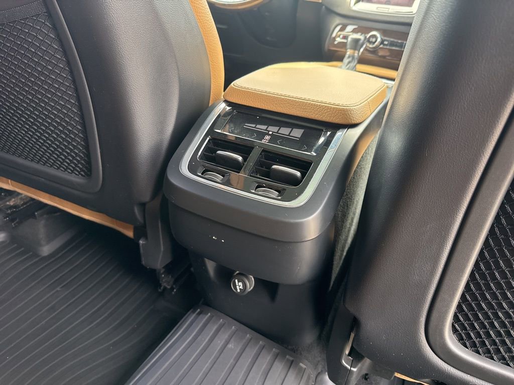 Used 2016 Volvo XC90 T6 Momentum image 33