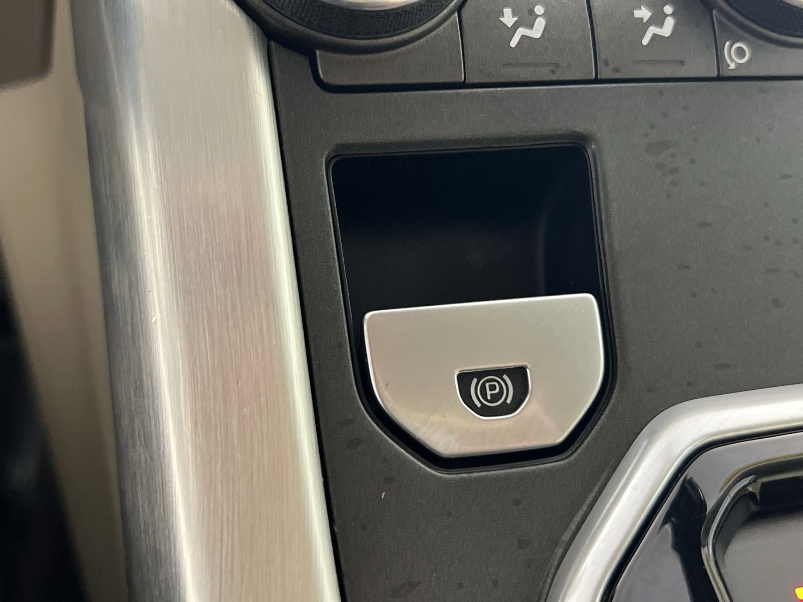 Used 2017 Land Rover Range Rover Evoque SE image 33