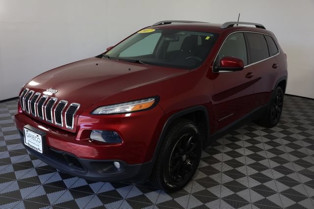 Used 2017 Jeep Cherokee Latitude AWD/4WD image 4