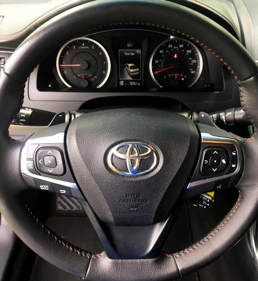 Used 2017 Toyota Camry SE image 22