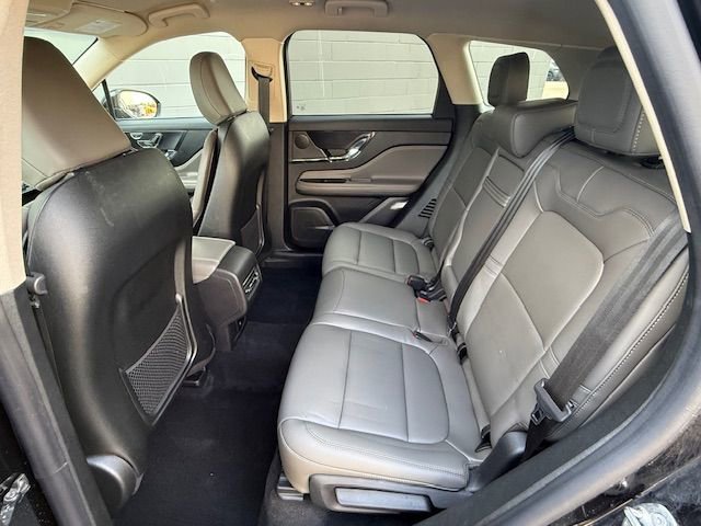 Used 2024 Lincoln Corsair AWD image 13