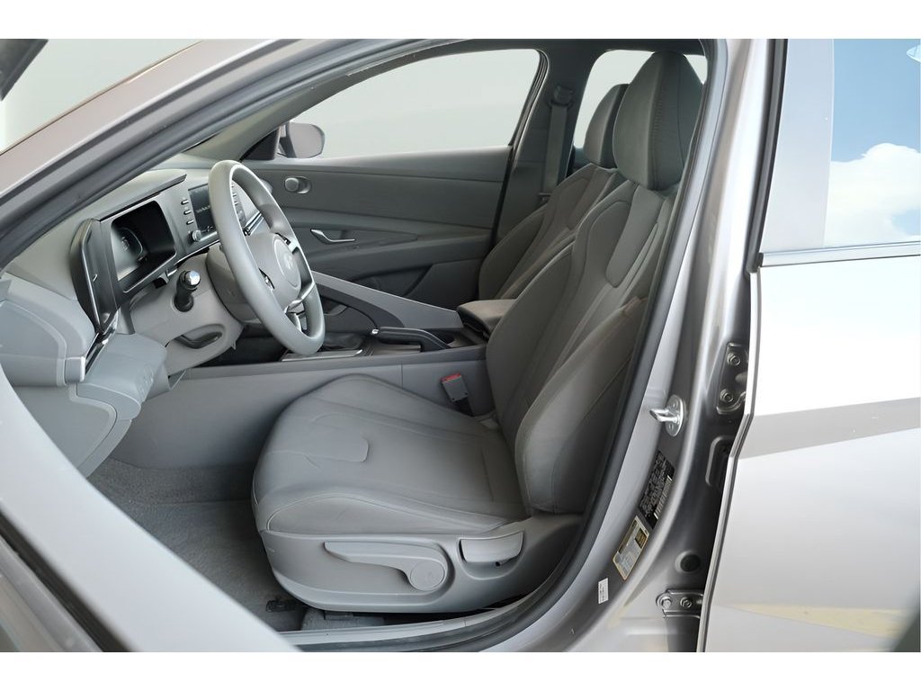 Used 2025 Hyundai Elantra SE FWD image 6