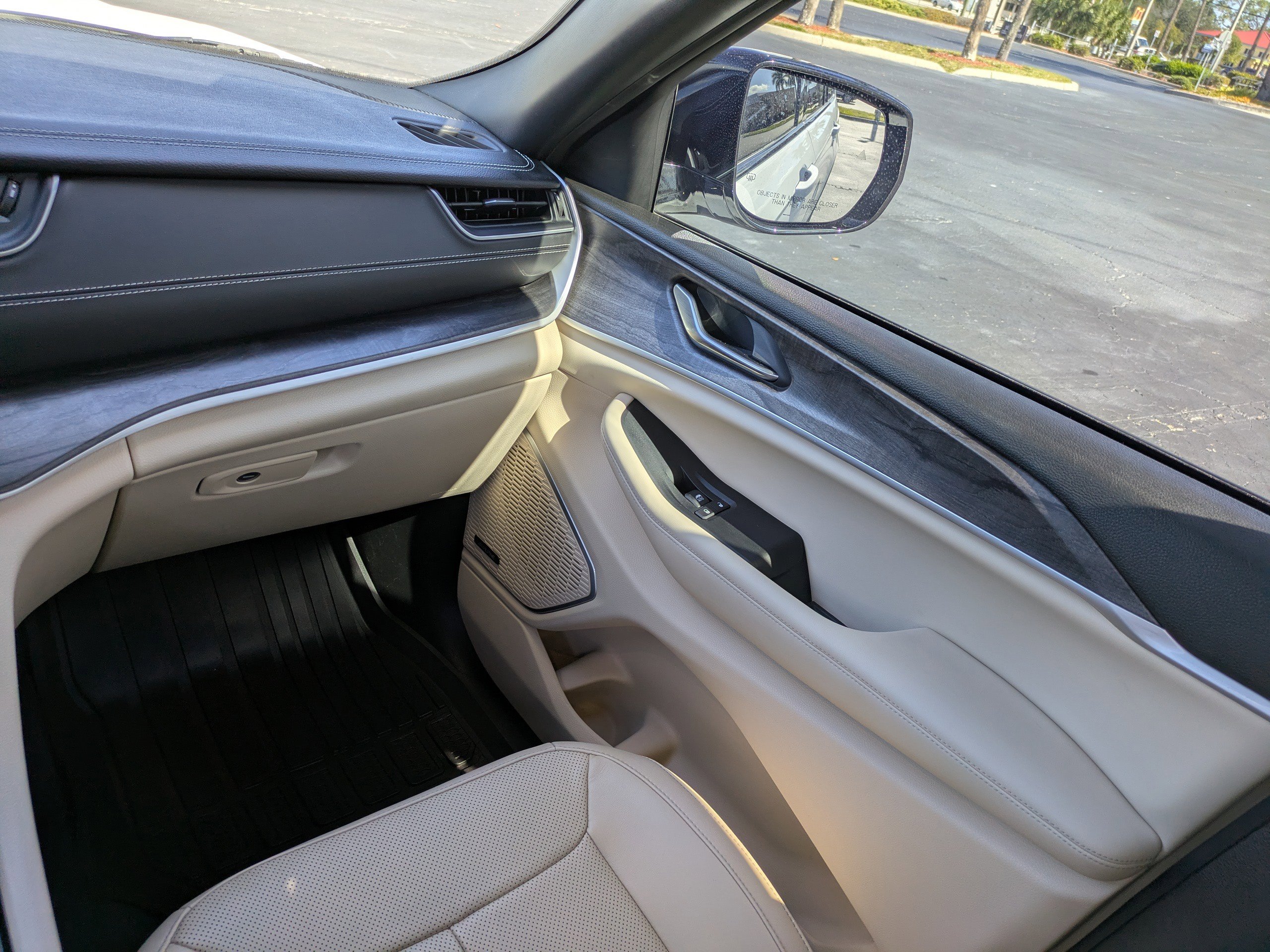 Used 2023 Jeep Grand Cherokee L Limited w/ Luxury Tech Group II image 15