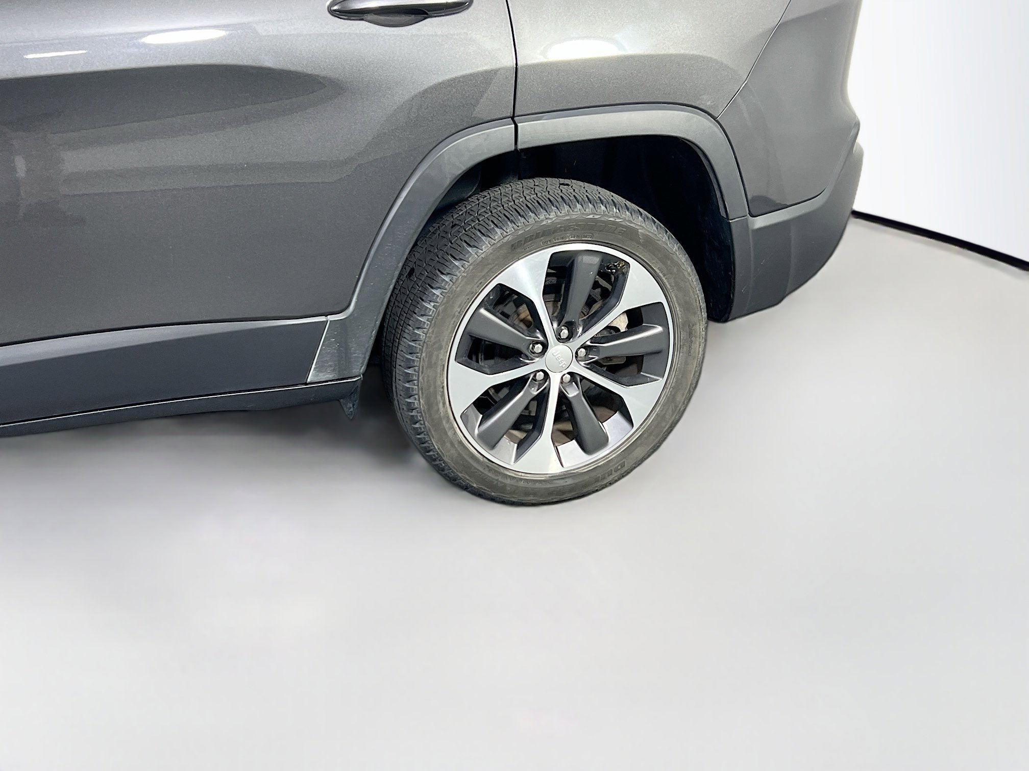 Used 2022 Jeep Cherokee Limited w/ Elite Package image 31