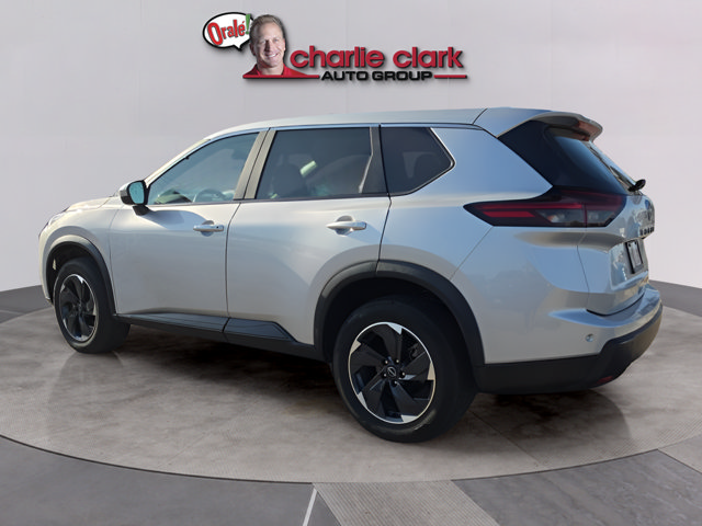 Certified 2025 Nissan Rogue SV FWD image 4