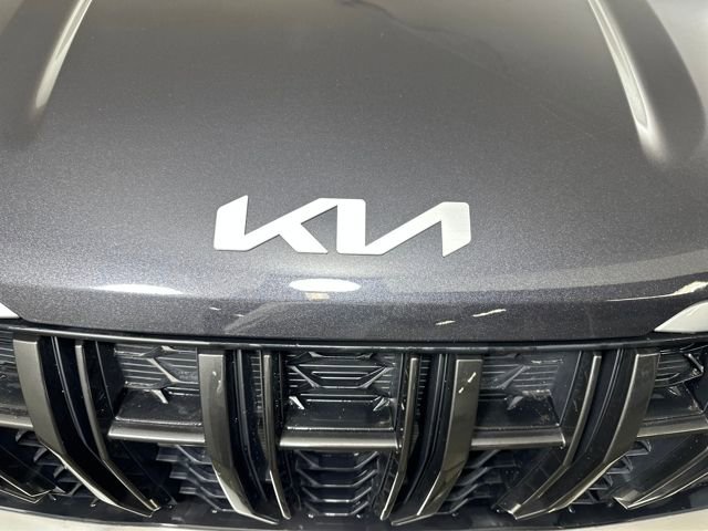 Used 2024 Kia Carnival LX image 9