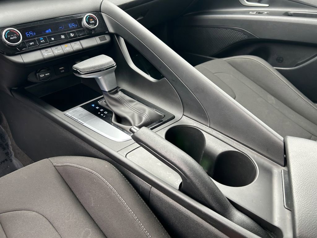 Used 2023 Hyundai Elantra SEL FWD image 19