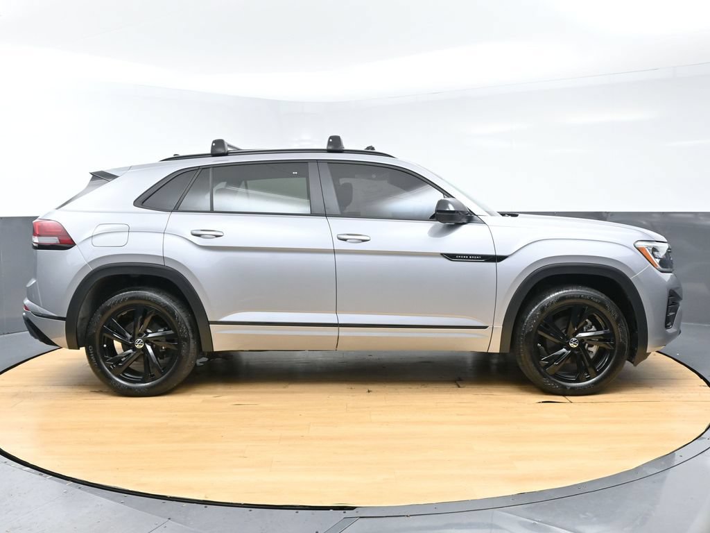 Used 2025 Volkswagen Atlas Cross Sport SEL R-Line AWD/4WD image 8