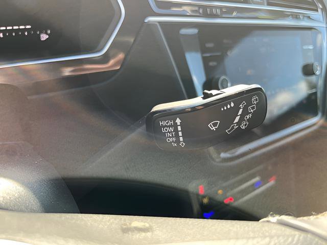 Used 2024 Volkswagen Tiguan SE image 18