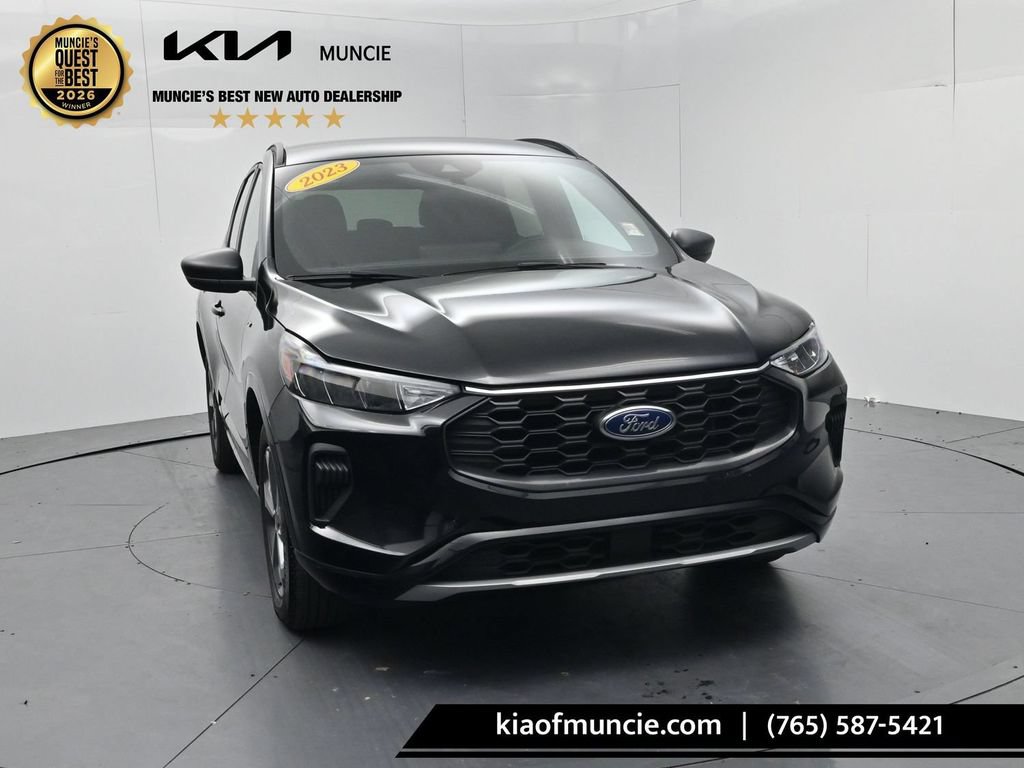 Used 2023 Ford Escape ST-Line w/ Tech Pack #1 AWD/4WD image 2