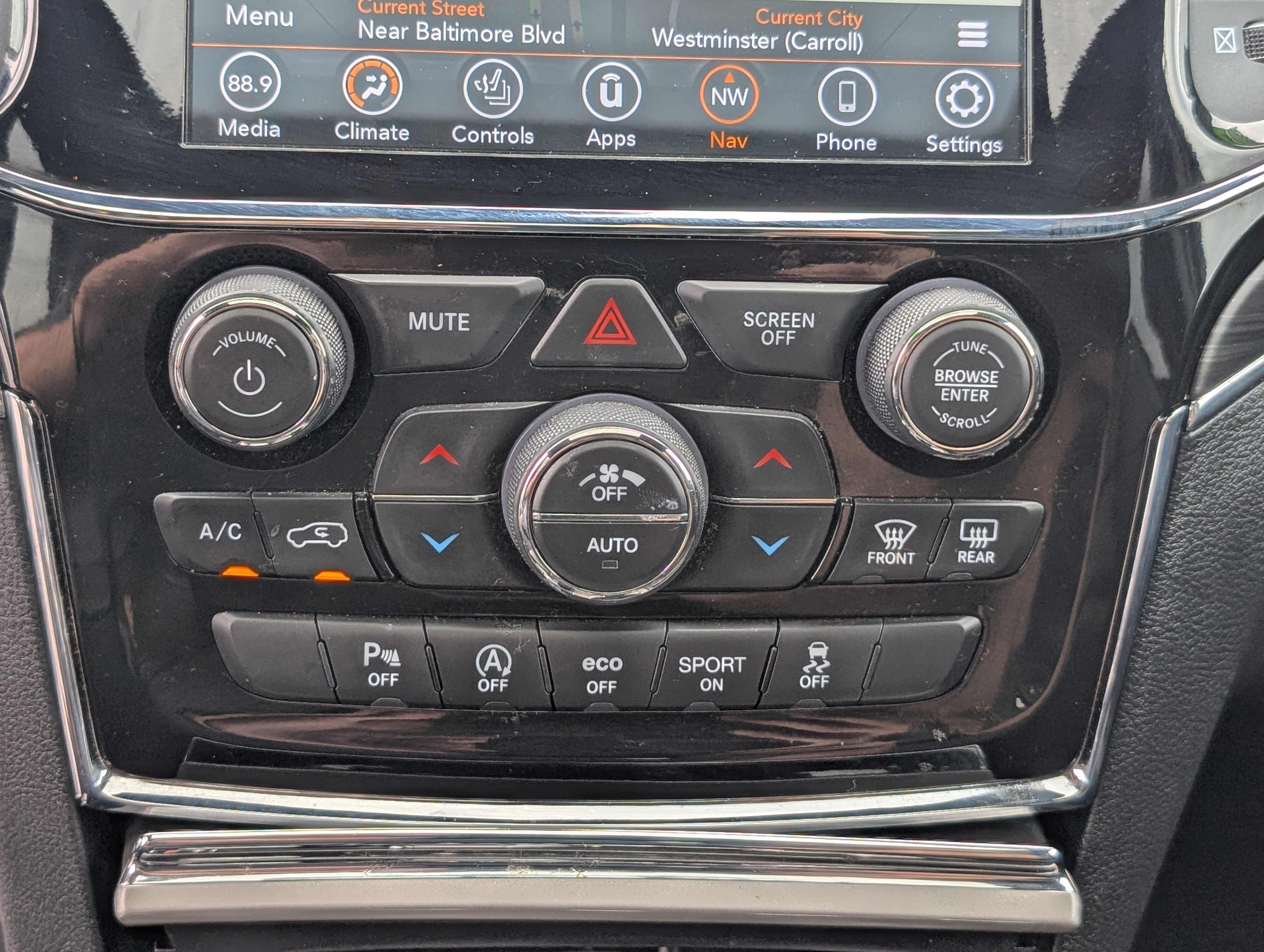 Used 2021 Jeep Grand Cherokee Limited AWD/4WD image 30