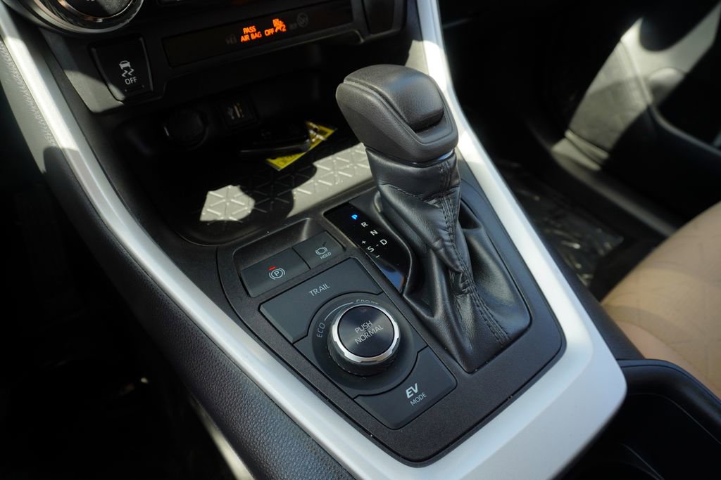 Used 2023 Toyota RAV4 XLE image 18