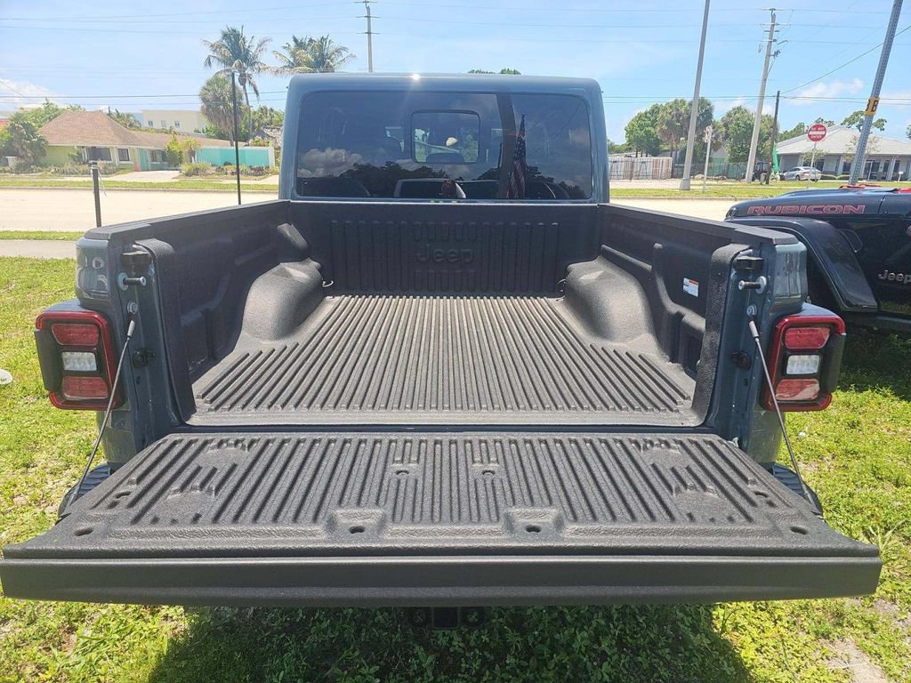 Used 2026 Jeep Gladiator Mojave AWD/4WD image 8